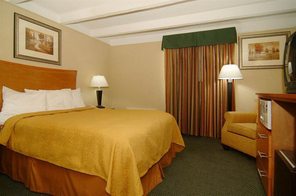 Quality Inn & Suites Near I-480 And I-29 Council Bluffs Zewnętrze zdjęcie