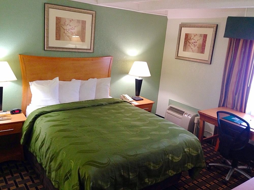 Quality Inn & Suites Near I-480 And I-29 Council Bluffs Zewnętrze zdjęcie