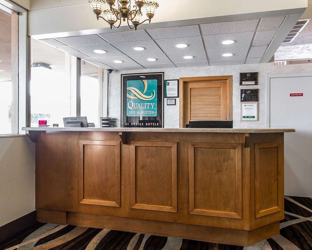 Quality Inn & Suites Near I-480 And I-29 Council Bluffs Wnętrze zdjęcie